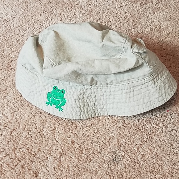 Jumping beans tan bucket hat with frog gra… - Picture 2 of 5
